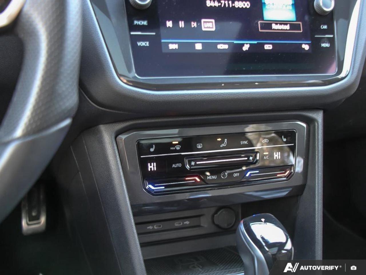 2022 Volkswagen Tiguan Comfortline R-Line Black EditionONE-OWNER, ACCIDEN Photo