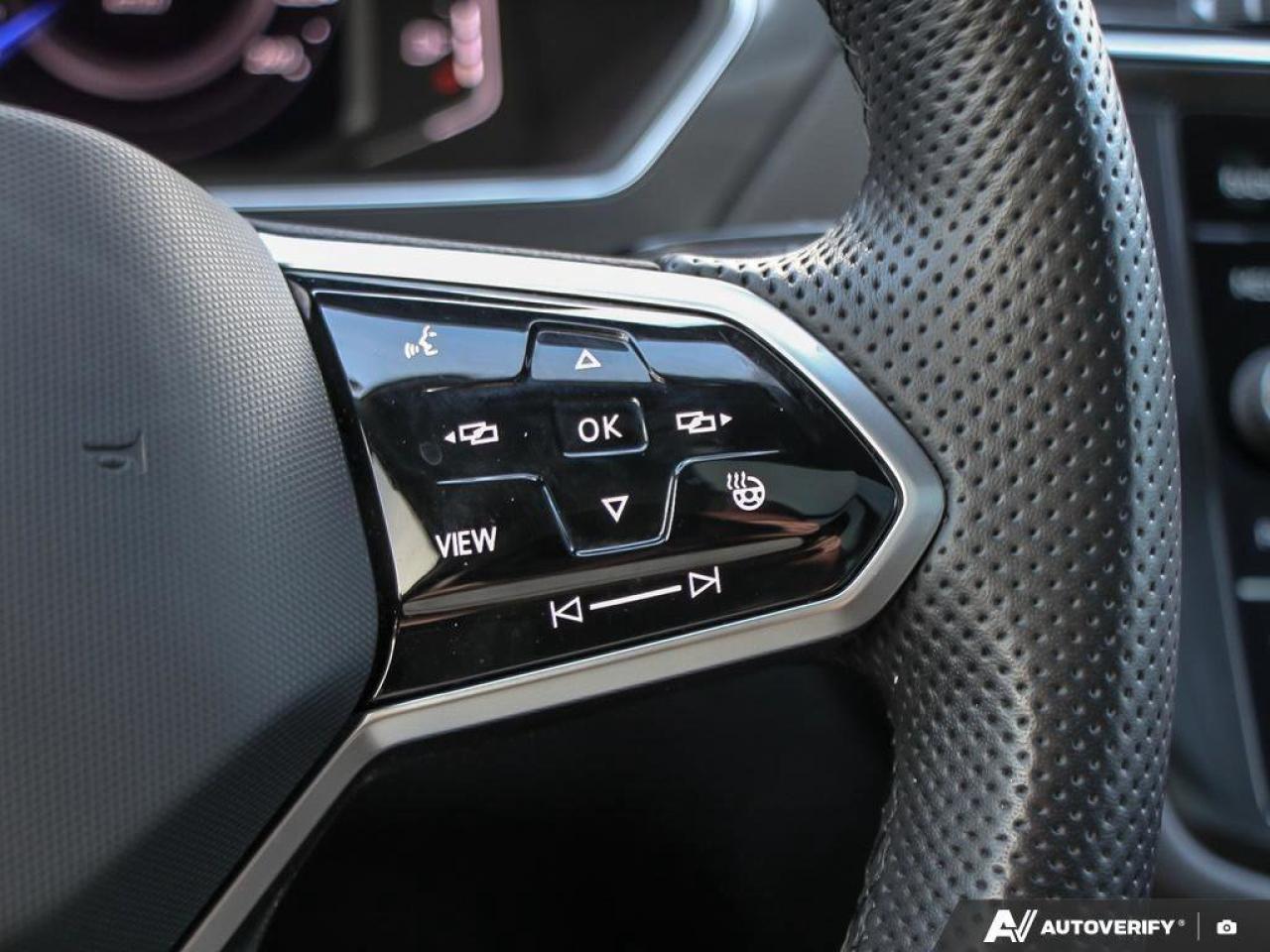 2022 Volkswagen Tiguan Comfortline R-Line Black EditionONE-OWNER, ACCIDEN Photo