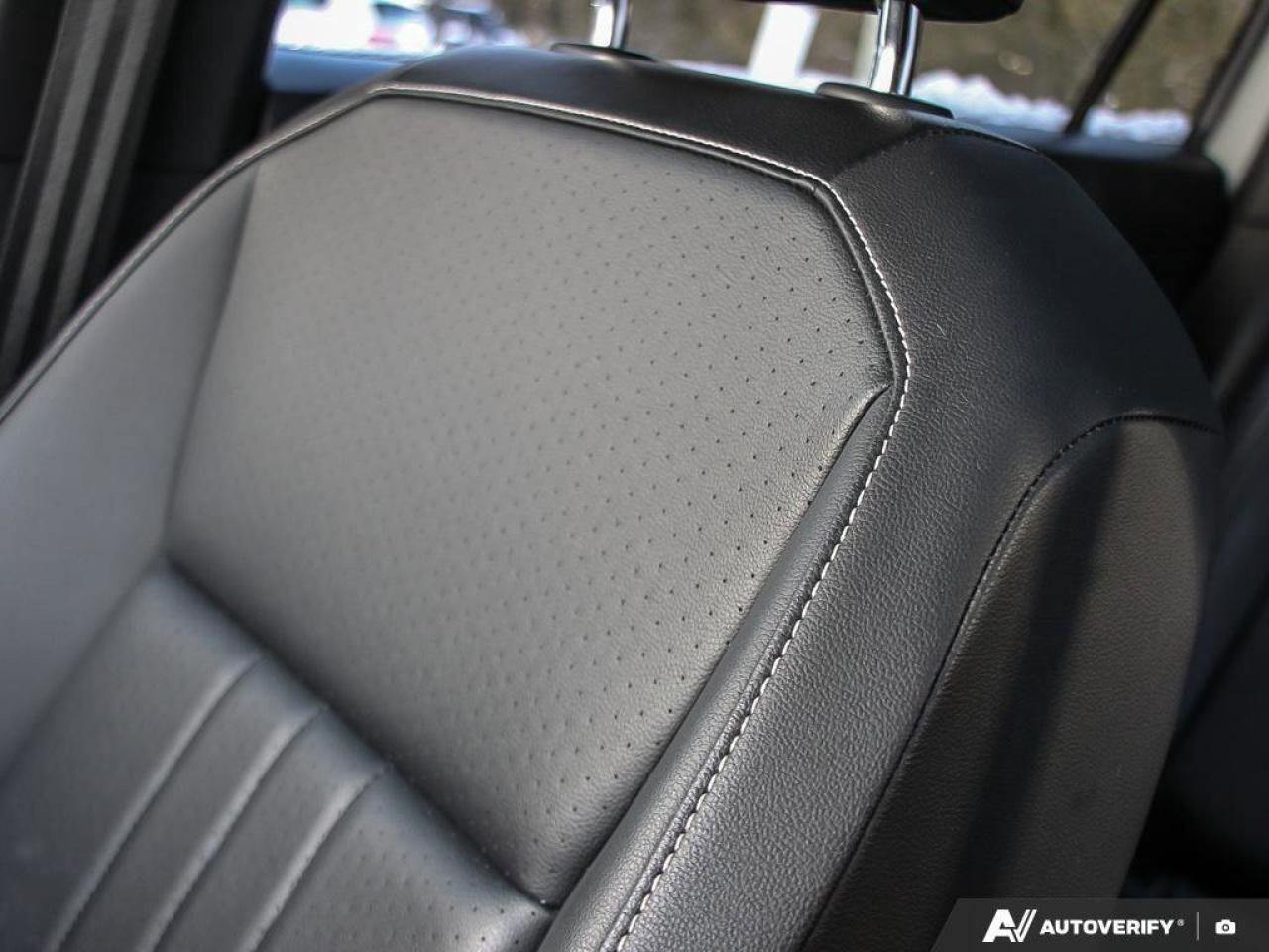 2022 Volkswagen Tiguan Comfortline R-Line Black EditionONE-OWNER, ACCIDEN Photo