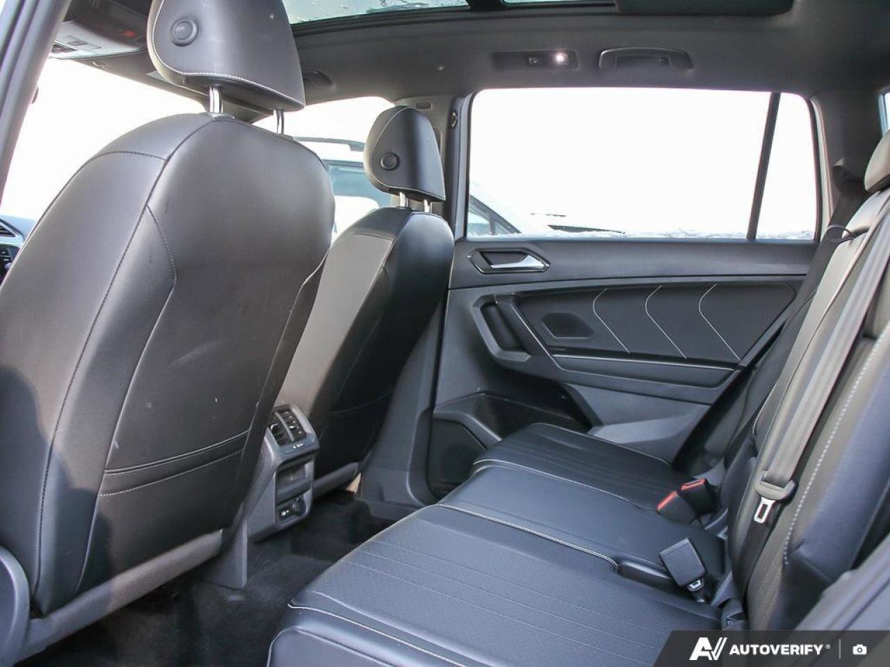 2022 Volkswagen Tiguan Comfortline R-Line Black EditionONE-OWNER, ACCIDEN Photo