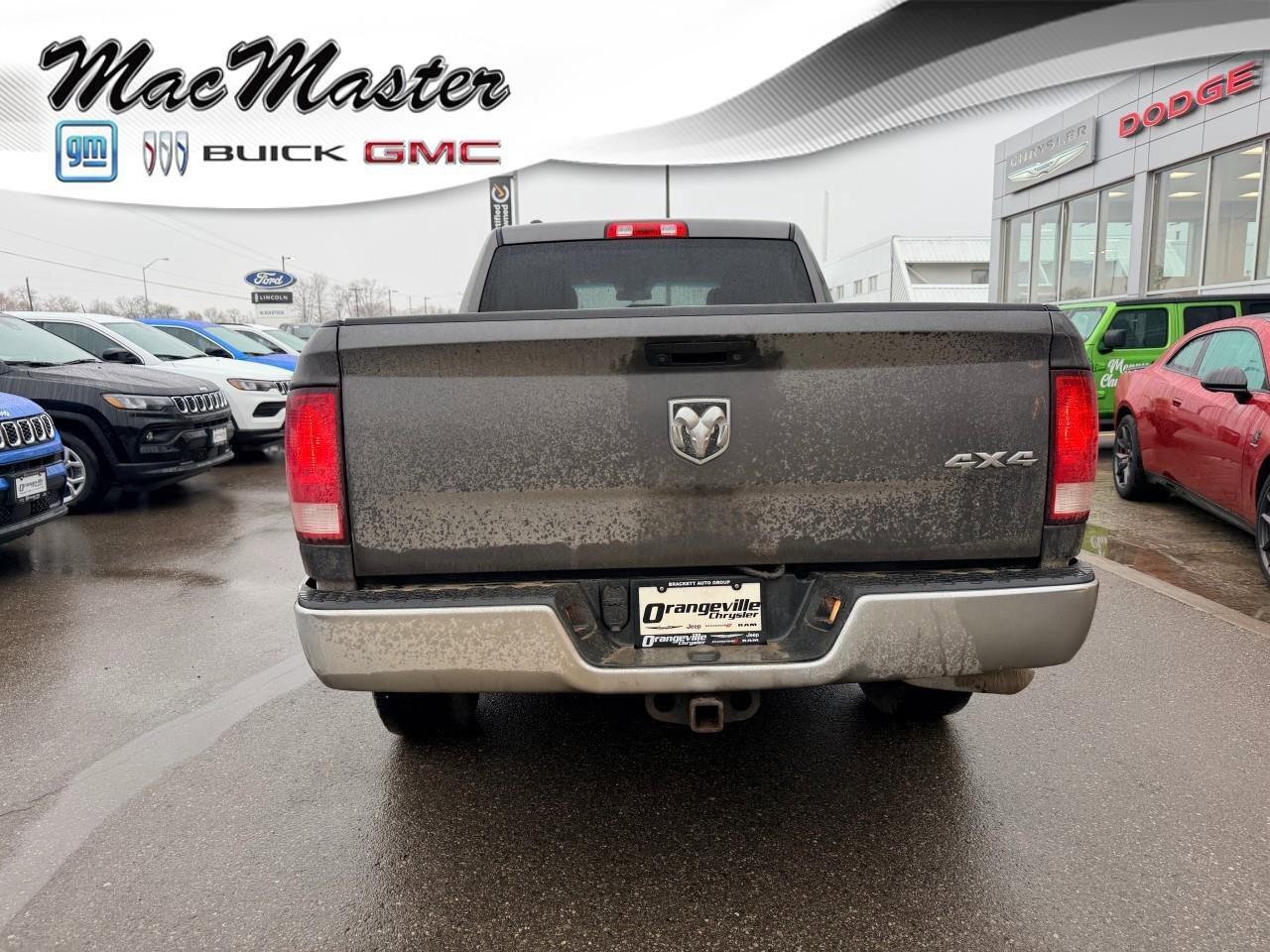 2017 RAM 1500 TradesmanSXT, 5.7L HEMI V8, 4X4, BENCH CLOTH, ALLO Photo