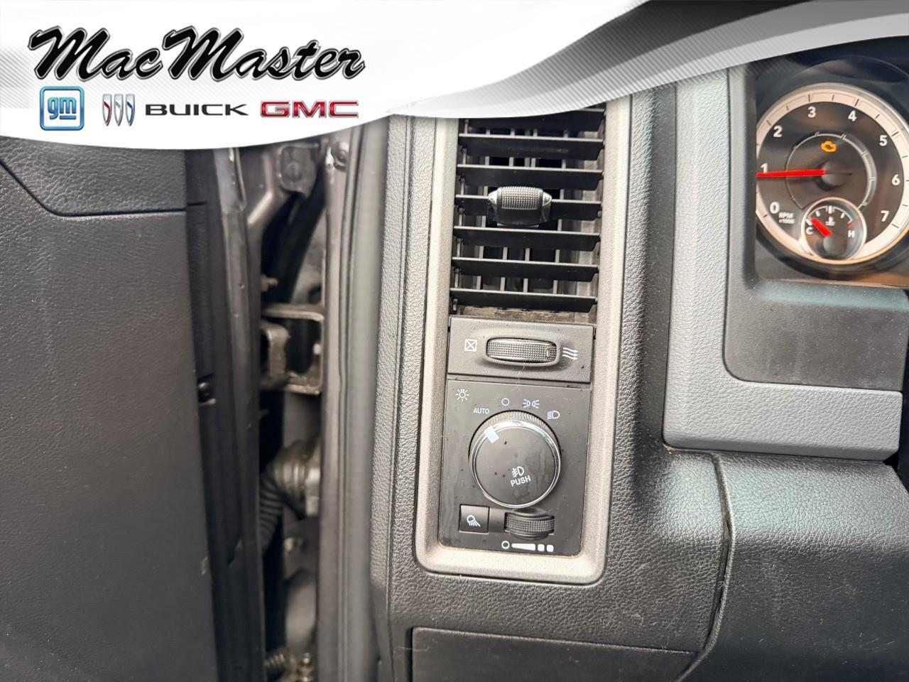 2017 RAM 1500 TradesmanSXT, 5.7L HEMI V8, 4X4, BENCH CLOTH, ALLO Photo