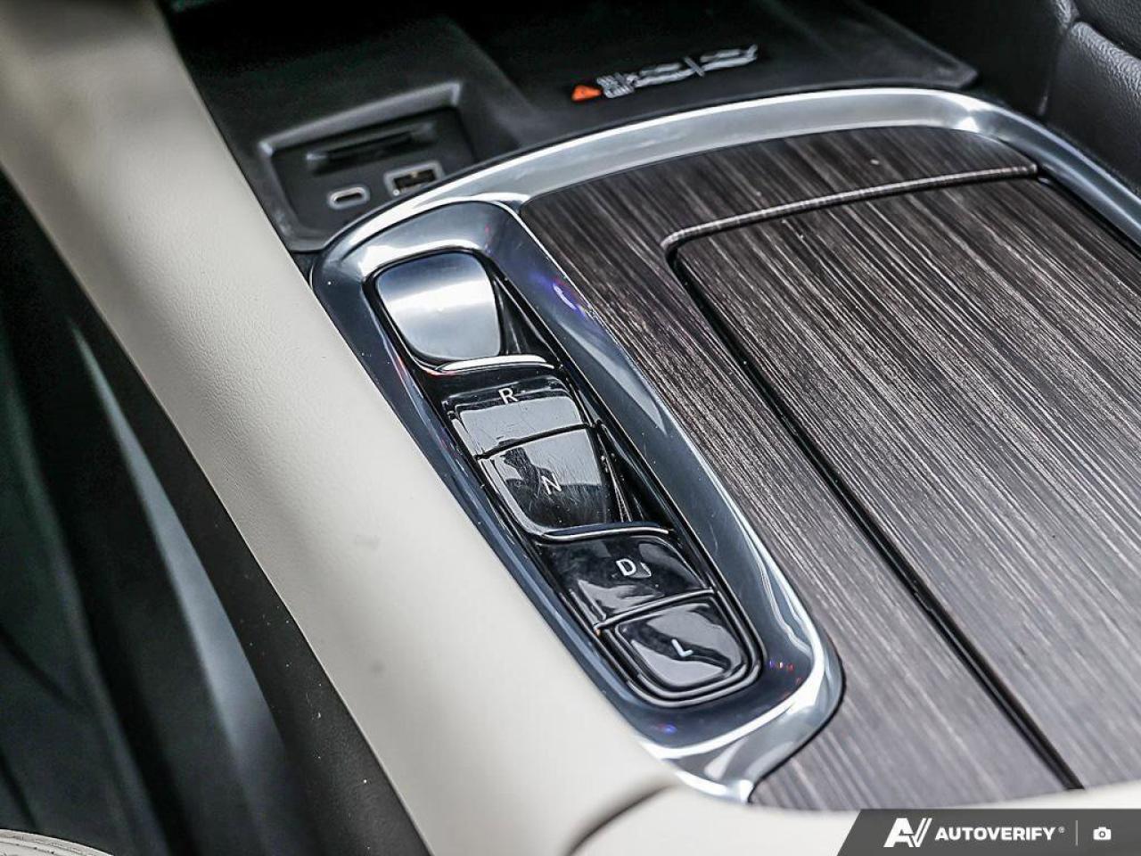 2023 Buick Enclave AvenirAVENIR, 3.6L V6, AWD, LEATHER, ALLOYS, SUNRO Photo