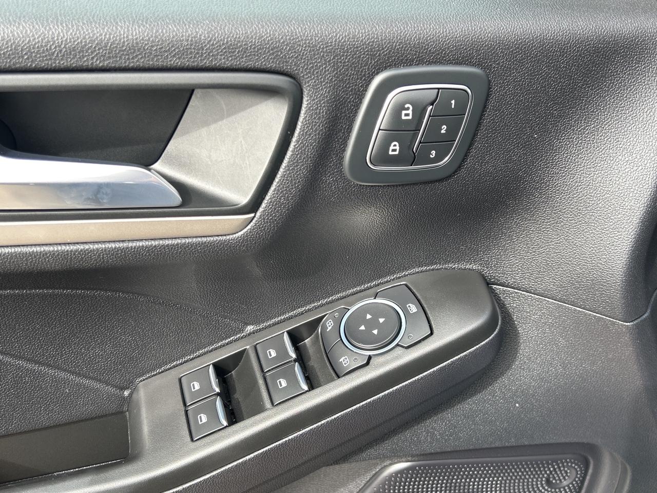 2022 Ford Escape SEL Hybrid AWD Photo