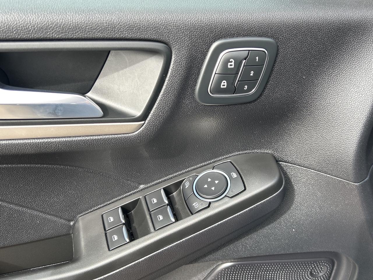 2022 Ford Escape SEL Hybrid AWD Photo