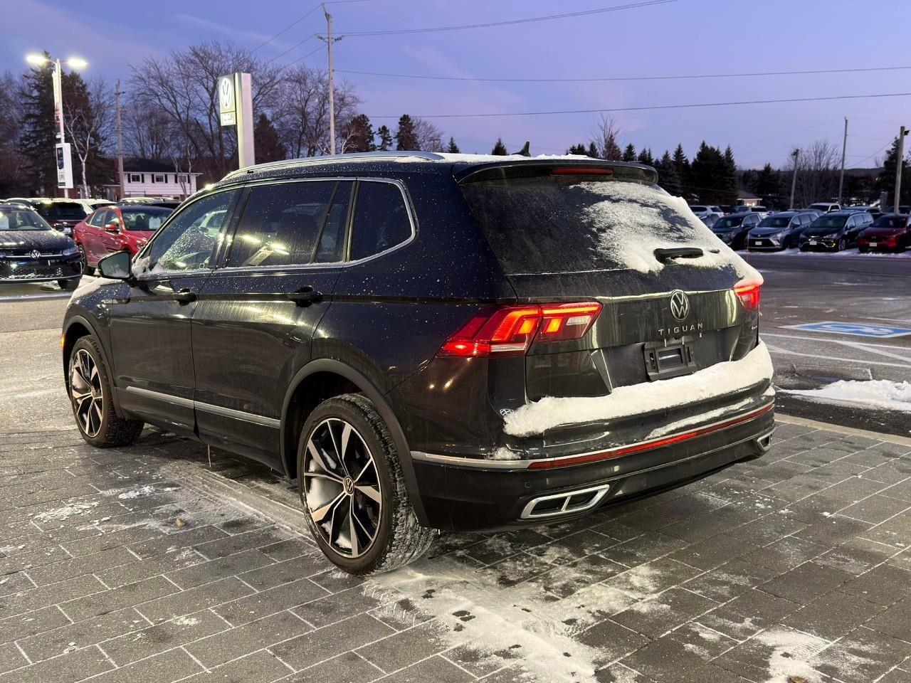 2022 Volkswagen Tiguan Highline R-LineAWD, SUNROOF, HTD SEATS, POWER TAIL Photo