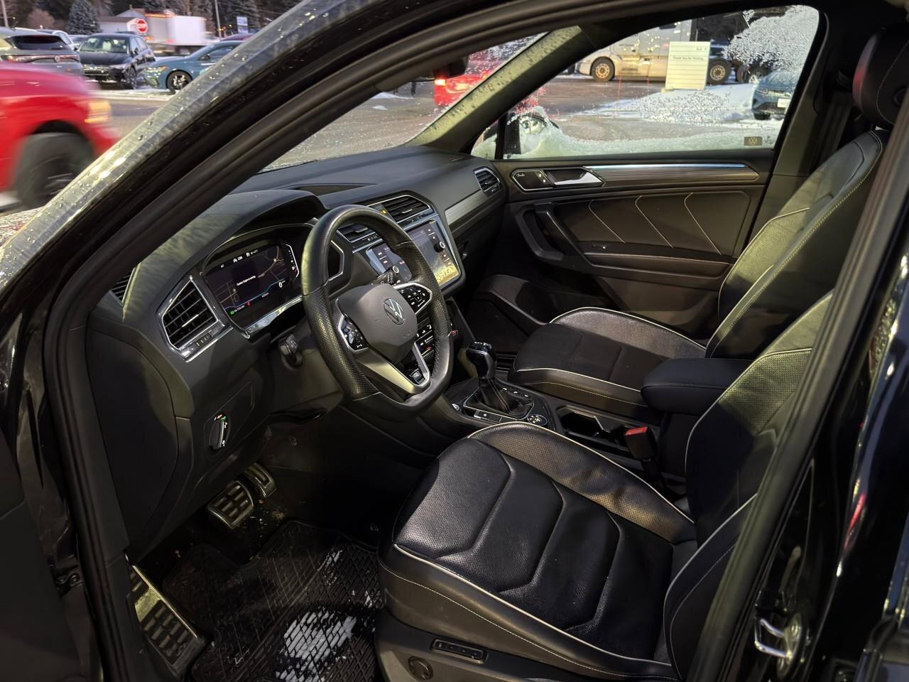 2022 Volkswagen Tiguan Highline R-LineAWD, SUNROOF, HTD SEATS, POWER TAIL Photo