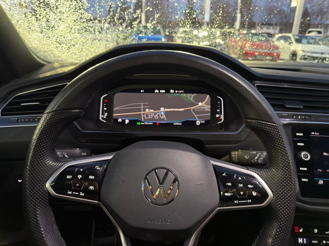 2022 Volkswagen Tiguan Highline R-LineAWD, SUNROOF, HTD SEATS, POWER TAIL Photo