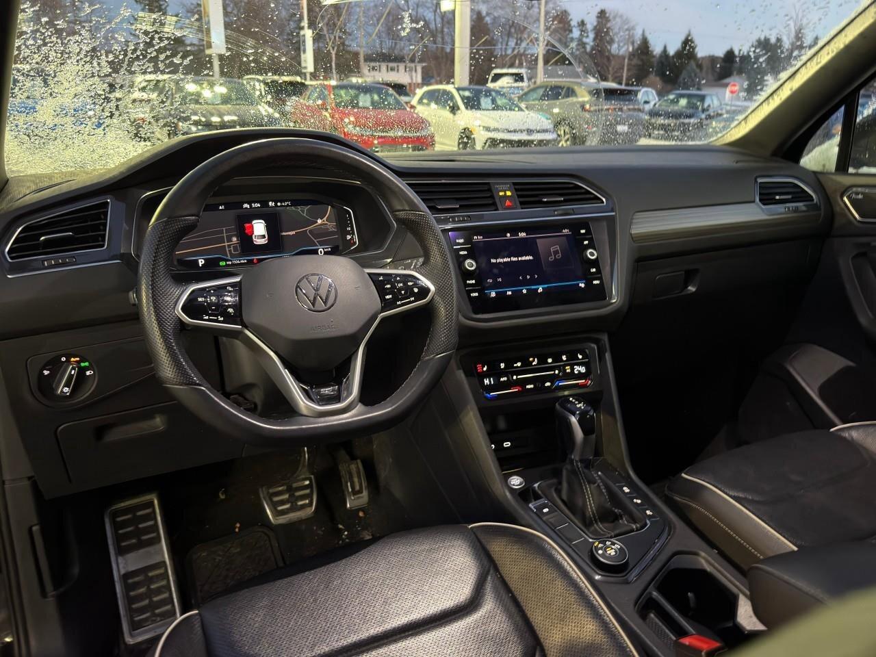 2022 Volkswagen Tiguan Highline R-LineAWD, SUNROOF, HTD SEATS, POWER TAIL Photo