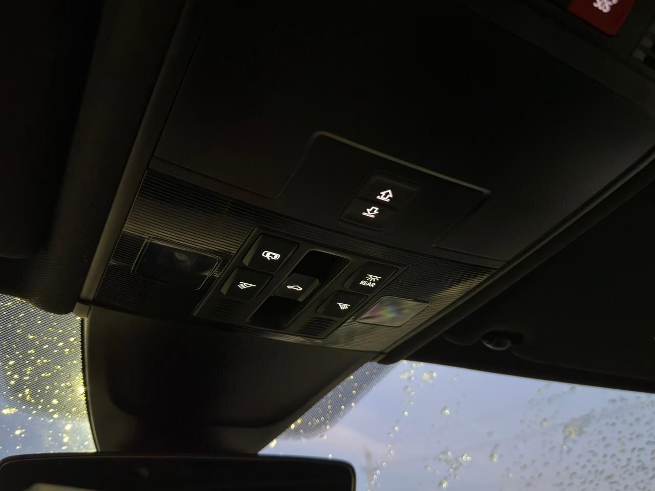 2022 Volkswagen Tiguan Highline R-LineAWD, SUNROOF, HTD SEATS, POWER TAIL Photo