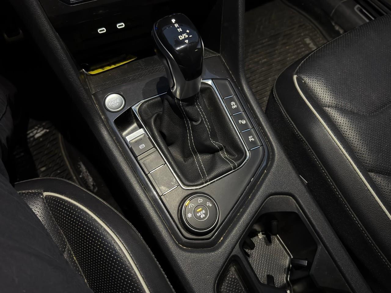 2022 Volkswagen Tiguan Highline R-LineAWD, SUNROOF, HTD SEATS, POWER TAIL Photo