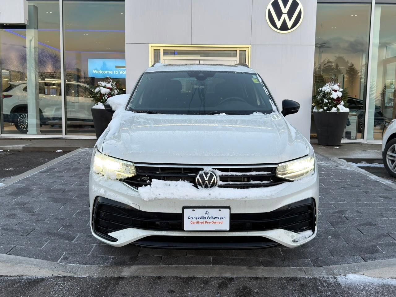 2022 Volkswagen Tiguan Comfortline R-Line Black EditionONE-OWNER, ACCIDEN Photo