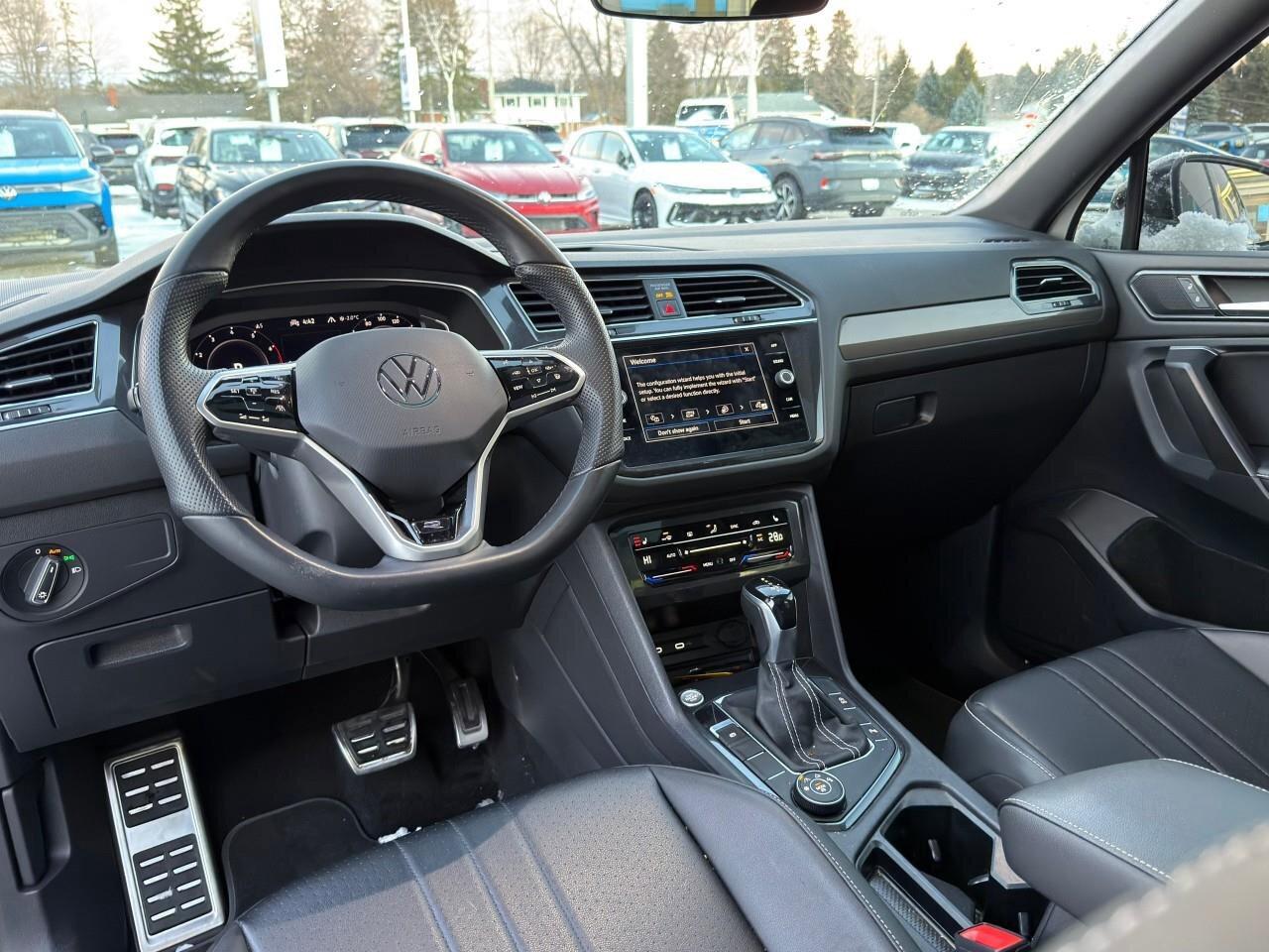 2022 Volkswagen Tiguan Comfortline R-Line Black EditionONE-OWNER, ACCIDEN Photo