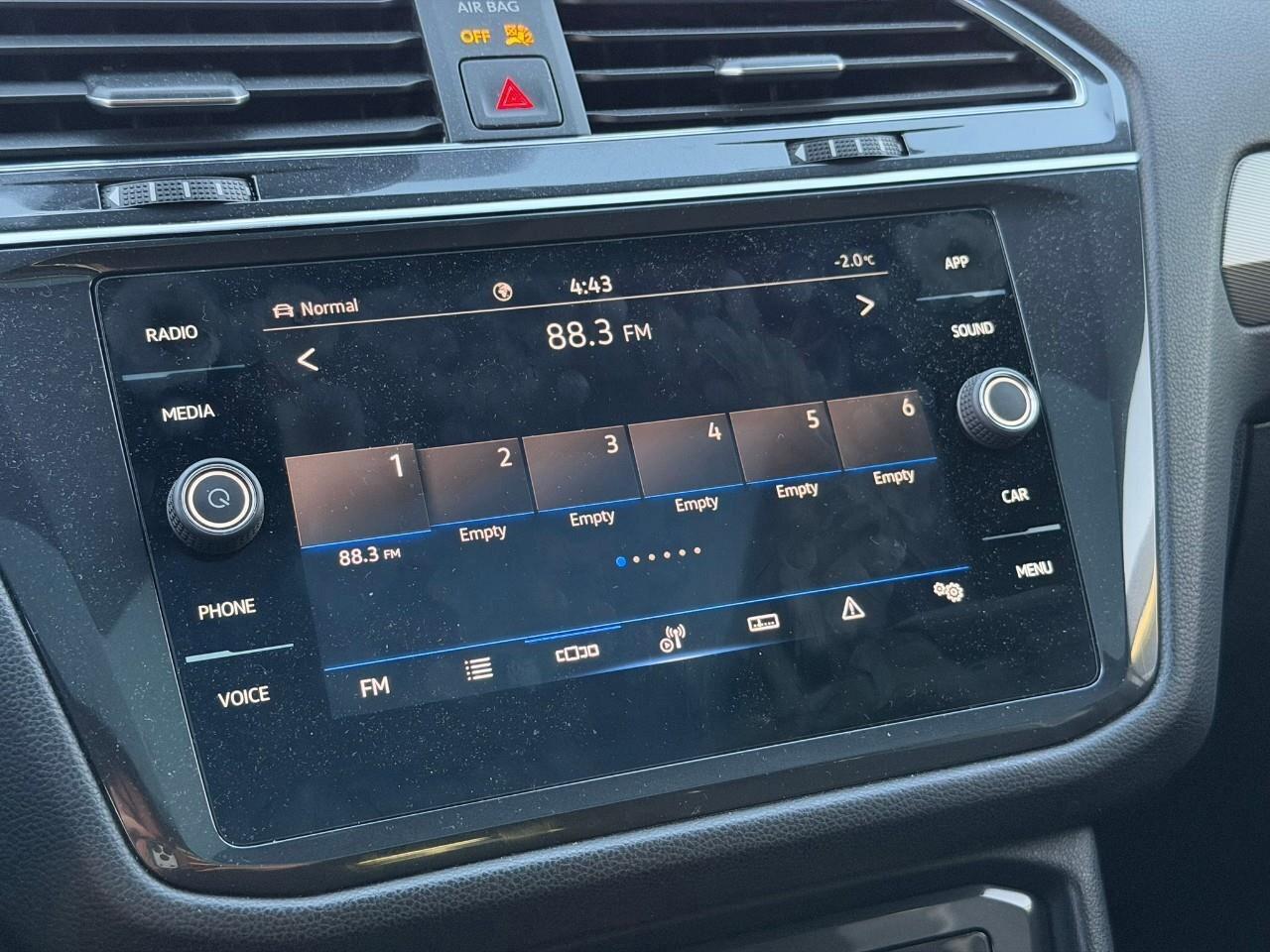 2022 Volkswagen Tiguan Comfortline R-Line Black EditionONE-OWNER, ACCIDEN Photo