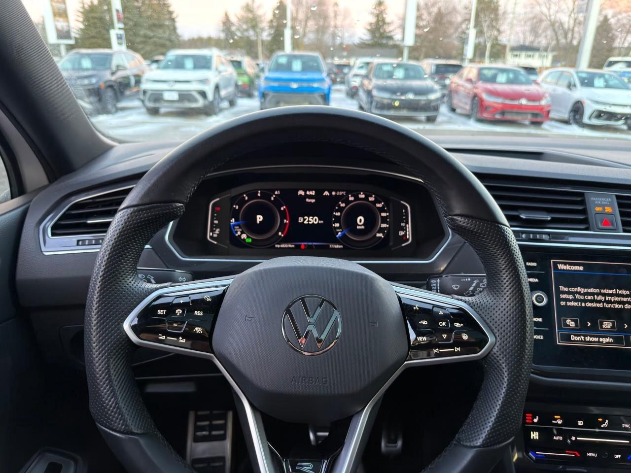 2022 Volkswagen Tiguan Comfortline R-Line Black EditionONE-OWNER, ACCIDEN Photo