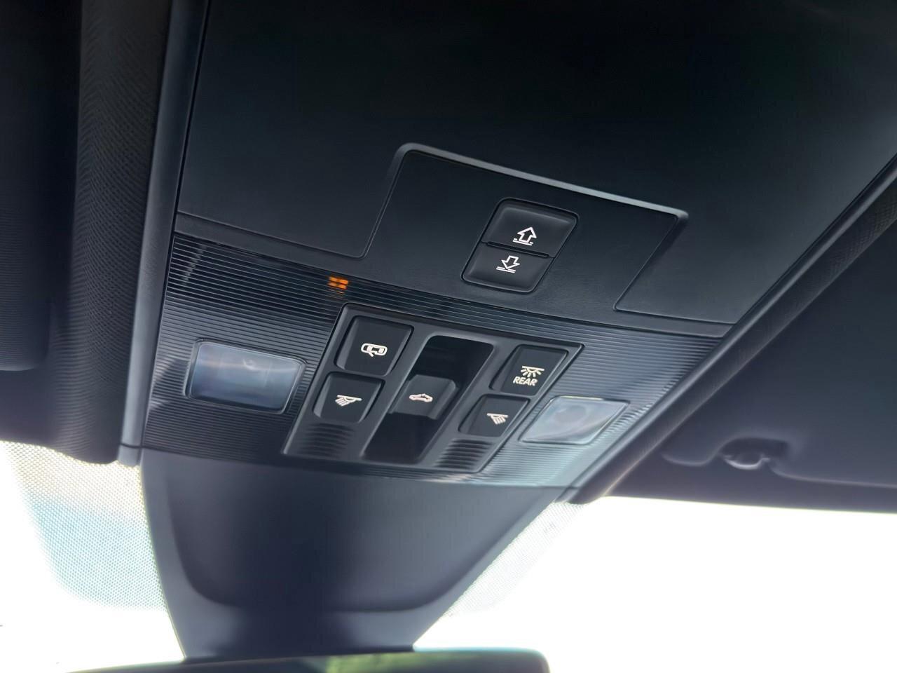 2022 Volkswagen Tiguan Comfortline R-Line Black EditionONE-OWNER, ACCIDEN Photo