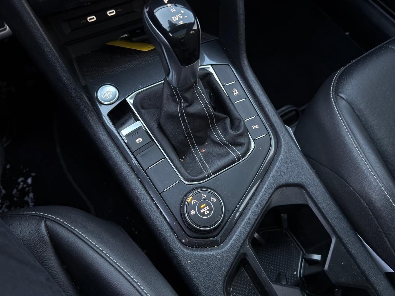 2022 Volkswagen Tiguan Comfortline R-Line Black EditionONE-OWNER, ACCIDEN Photo