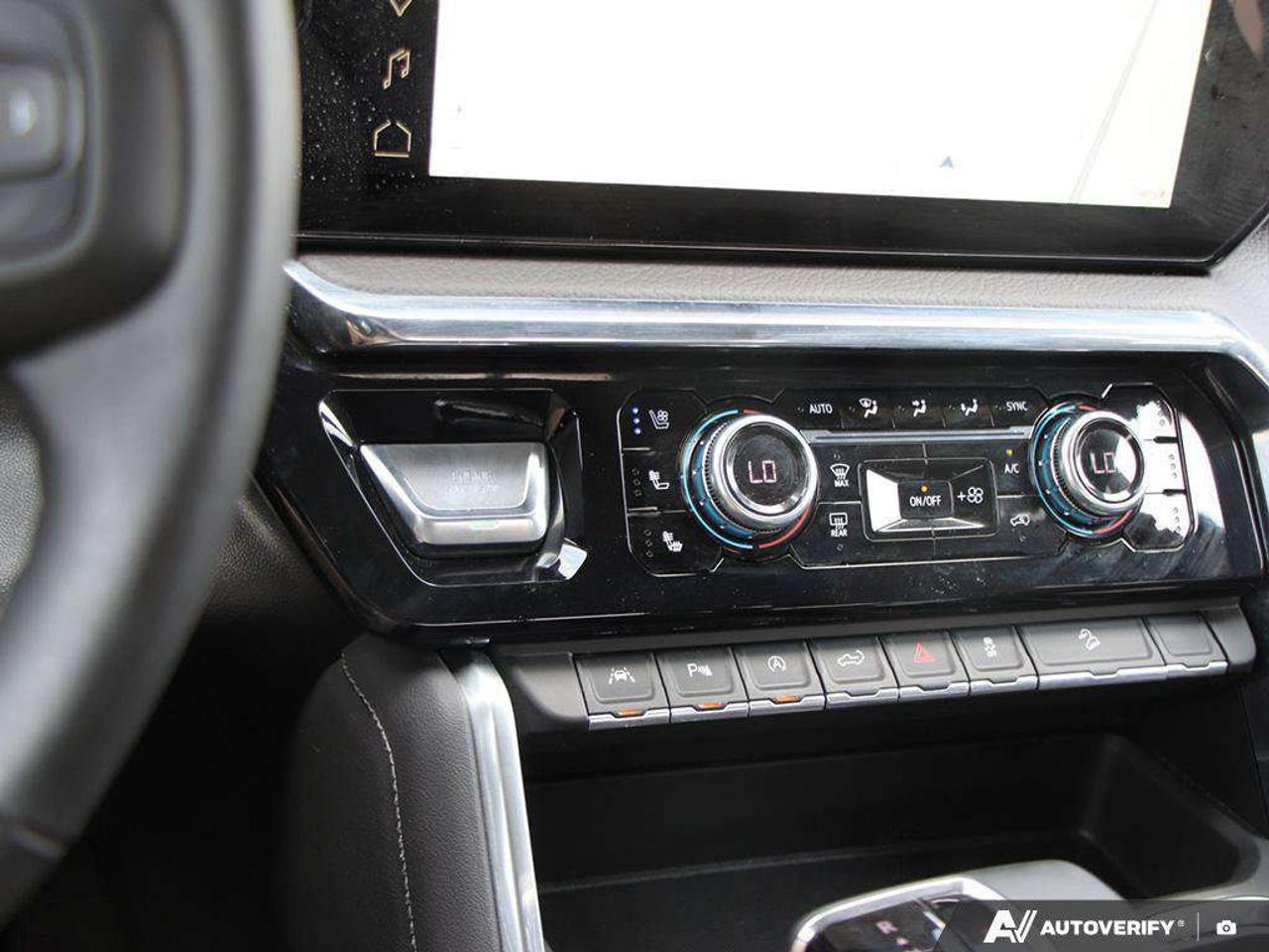2025 GMC Sierra 1500 DENALI, 3.0 DURAMAX DIESEL, CREW CAB, LEATHER, ALLOYWS, LOADED, 1-OWNER! Photo