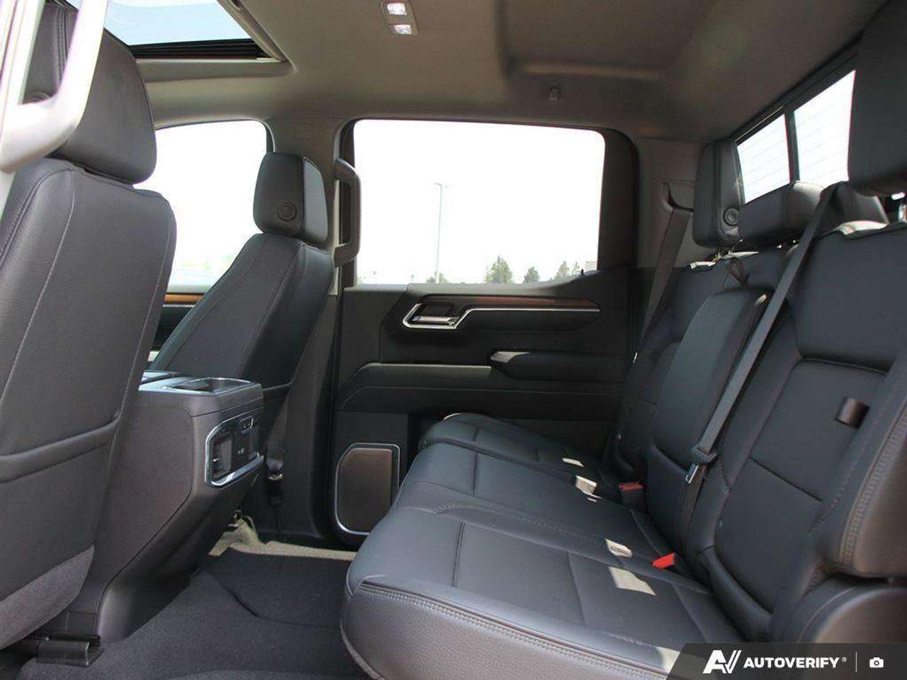 2025 GMC Sierra 1500 DENALI, 3.0 DURAMAX DIESEL, CREW CAB, LEATHER, ALLOYWS, LOADED, 1-OWNER! Photo