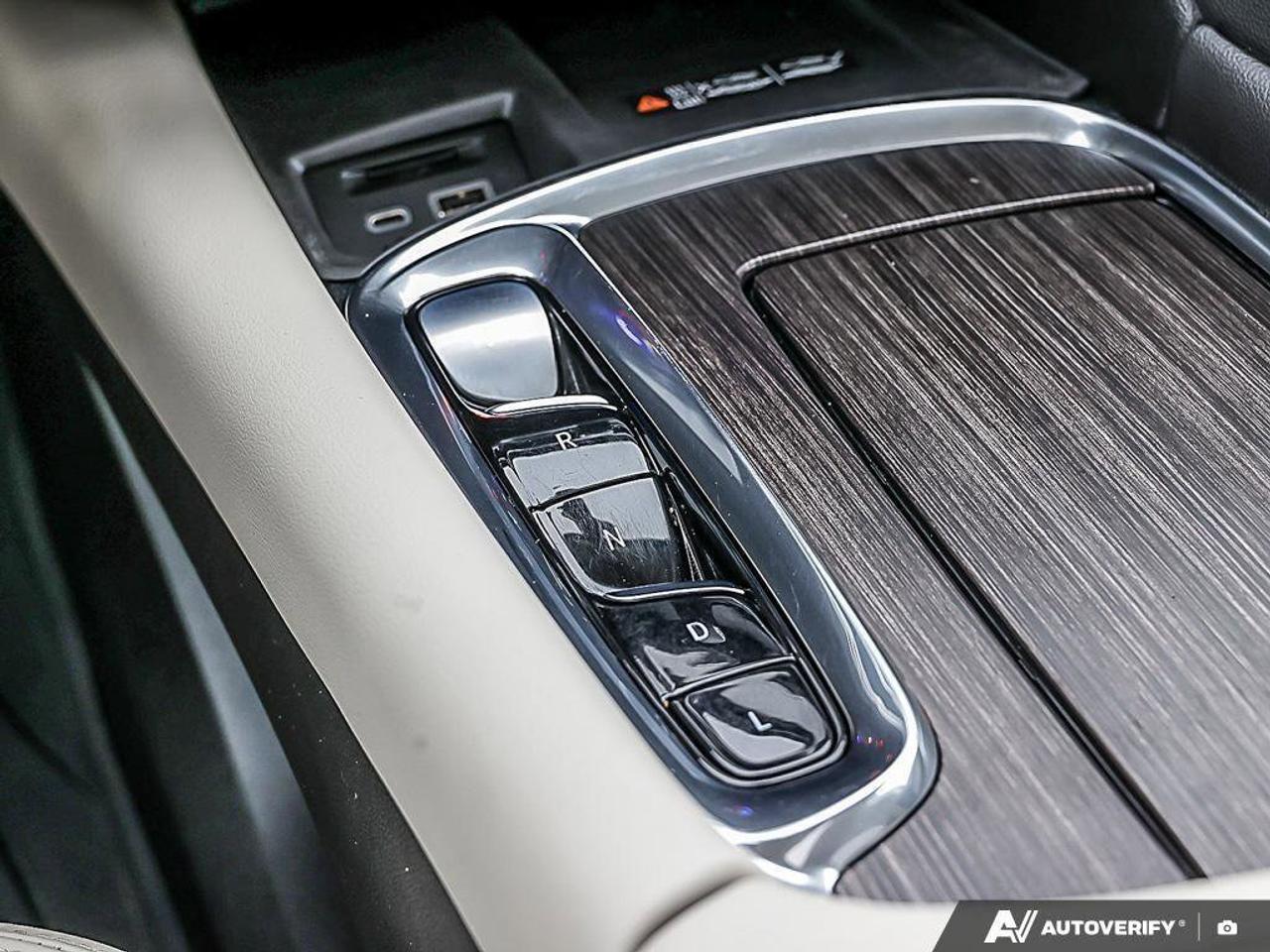 2023 Buick Enclave AvenirAVENIR, 3.6L V6, AWD, LEATHER, ALLOYS, SUNRO Photo