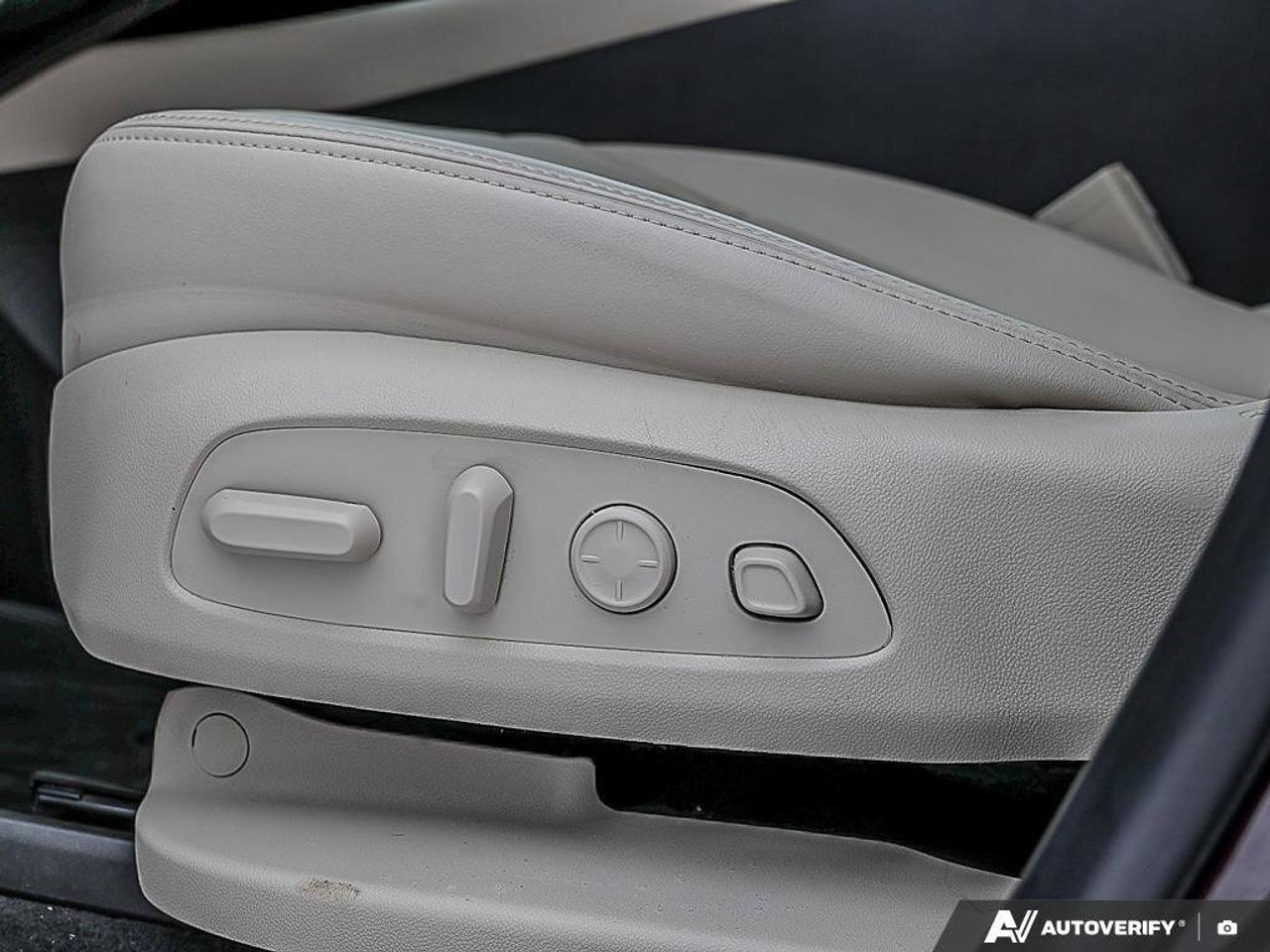 2023 Buick Enclave AvenirAVENIR, 3.6L V6, AWD, LEATHER, ALLOYS, SUNRO Photo