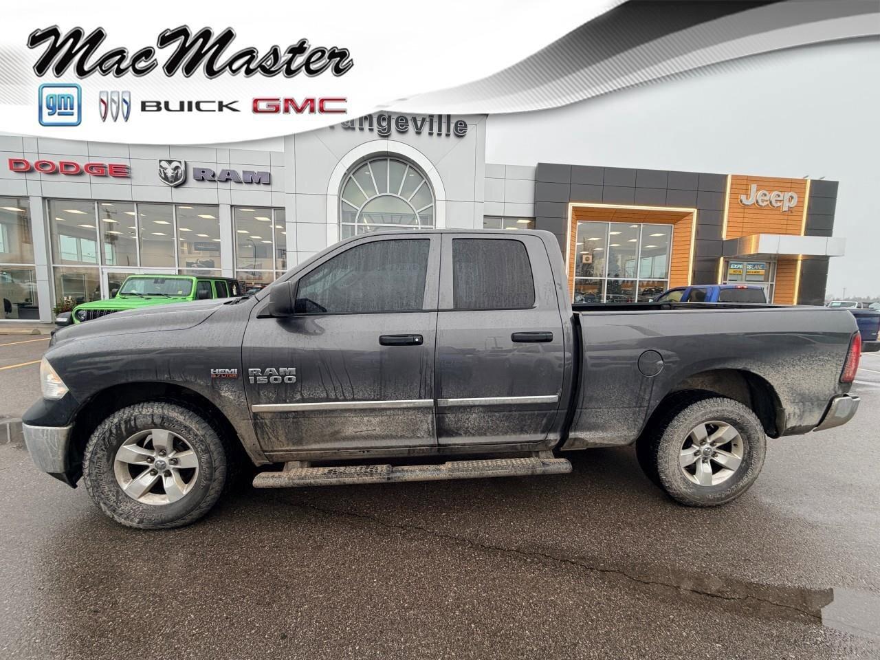 2017 RAM 1500 TradesmanSXT, 5.7L HEMI V8, 4X4, BENCH CLOTH, ALLO Photo2