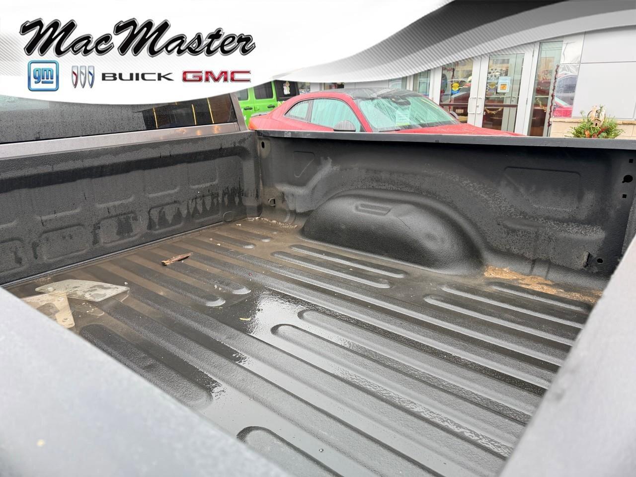 2017 RAM 1500 TradesmanSXT, 5.7L HEMI V8, 4X4, BENCH CLOTH, ALLO Photo