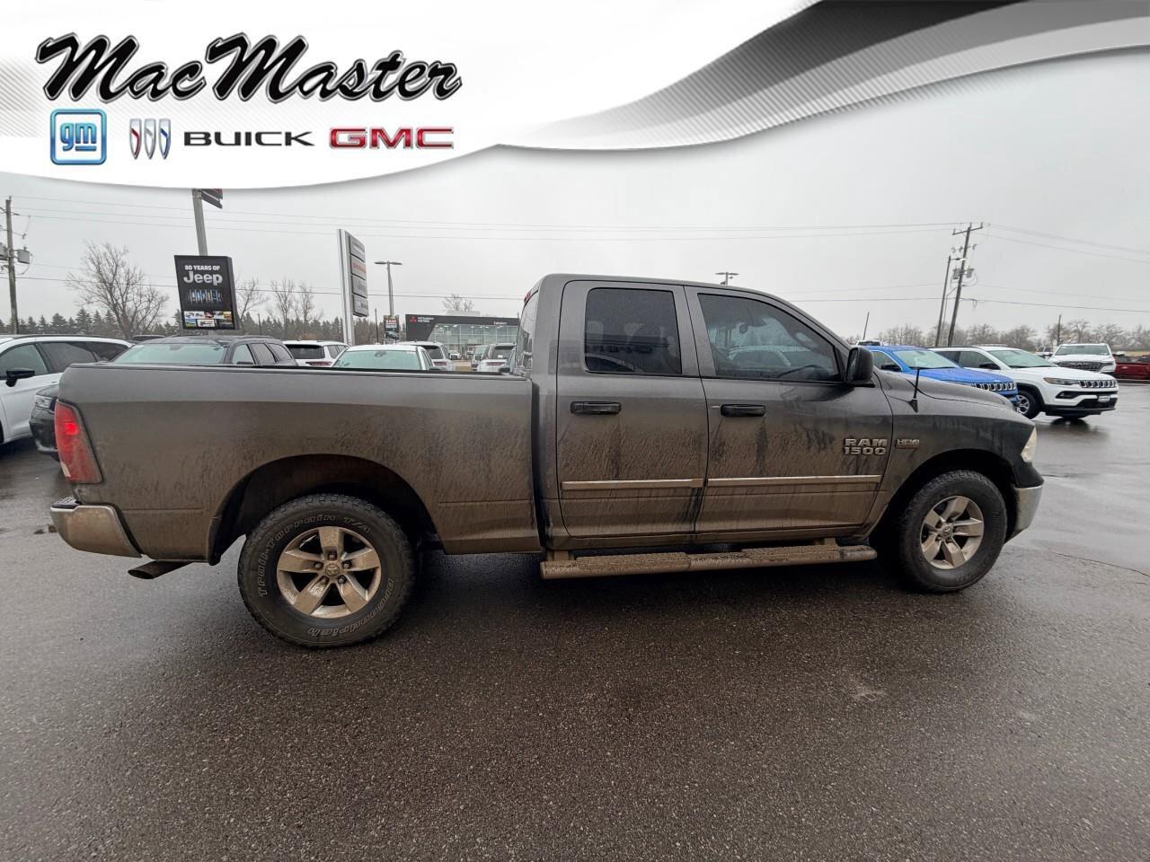 2017 RAM 1500 TradesmanSXT, 5.7L HEMI V8, 4X4, BENCH CLOTH, ALLO Photo