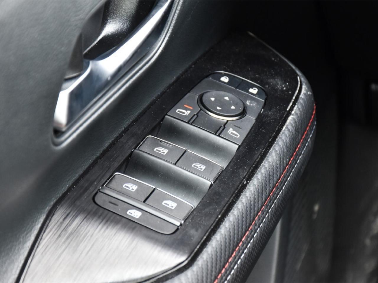 2025 Nissan Kicks SR Premium-Pano Roof  Pro-Pilot  Camera Photo