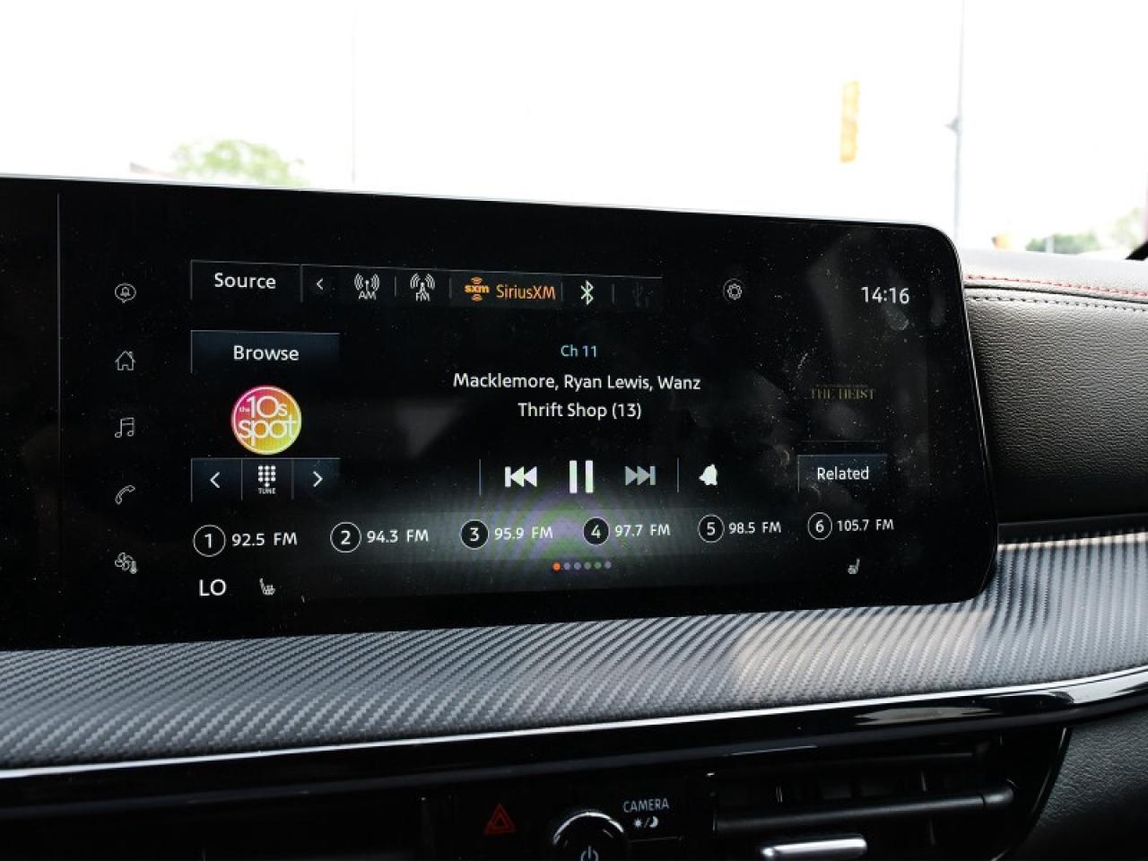 2025 Nissan Kicks SR Premium-Pano Roof  Pro-Pilot  Camera Photo