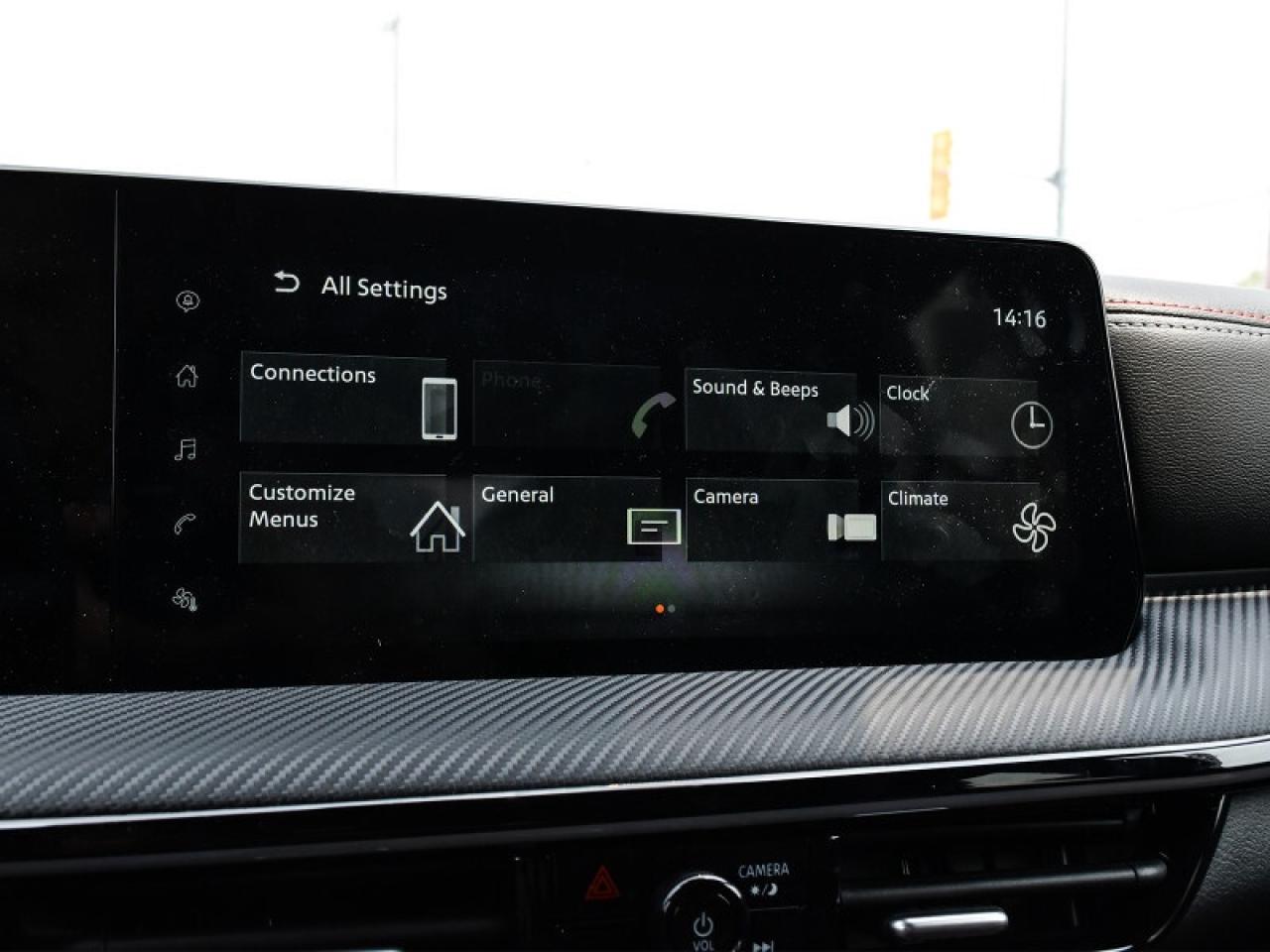 2025 Nissan Kicks SR Premium-Pano Roof  Pro-Pilot  Camera Photo