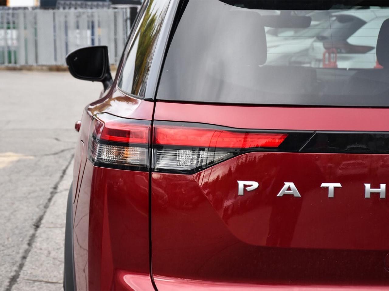 2024 Nissan Pathfinder Platinum   Leather    Panoroof   Nav   Adaptive Cr Photo