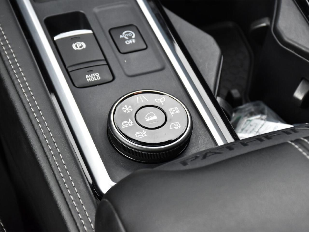 2024 Nissan Pathfinder Platinum   Leather    Panoroof   Nav   Adaptive Cr Photo