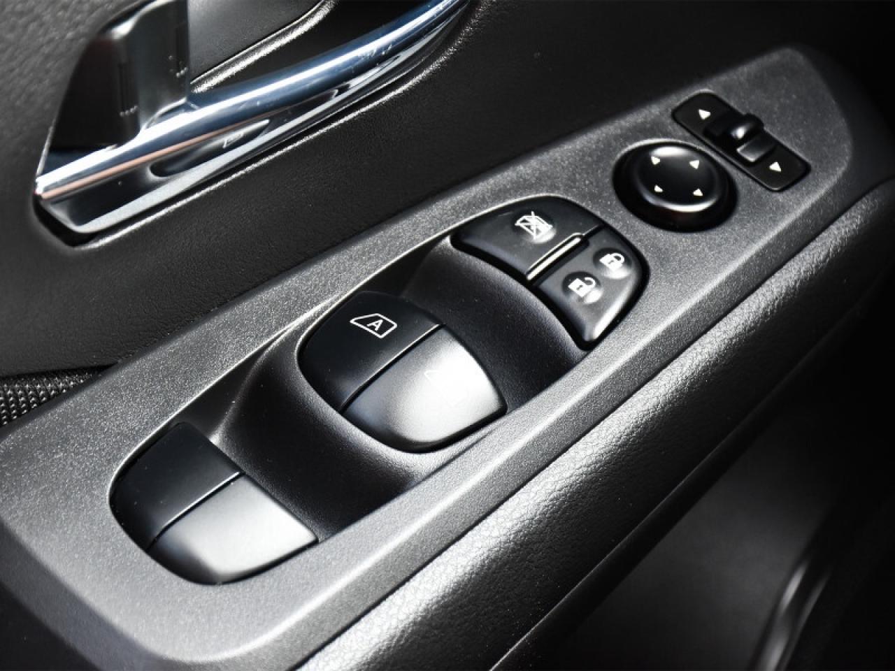 2023 Nissan Kicks SV   CarPlay   Android Auto   Remote Start   Heate Photo