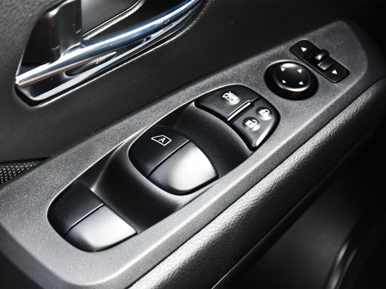 2023 Nissan Kicks SV   CarPlay   Android Auto   Remote Start   Heate Photo