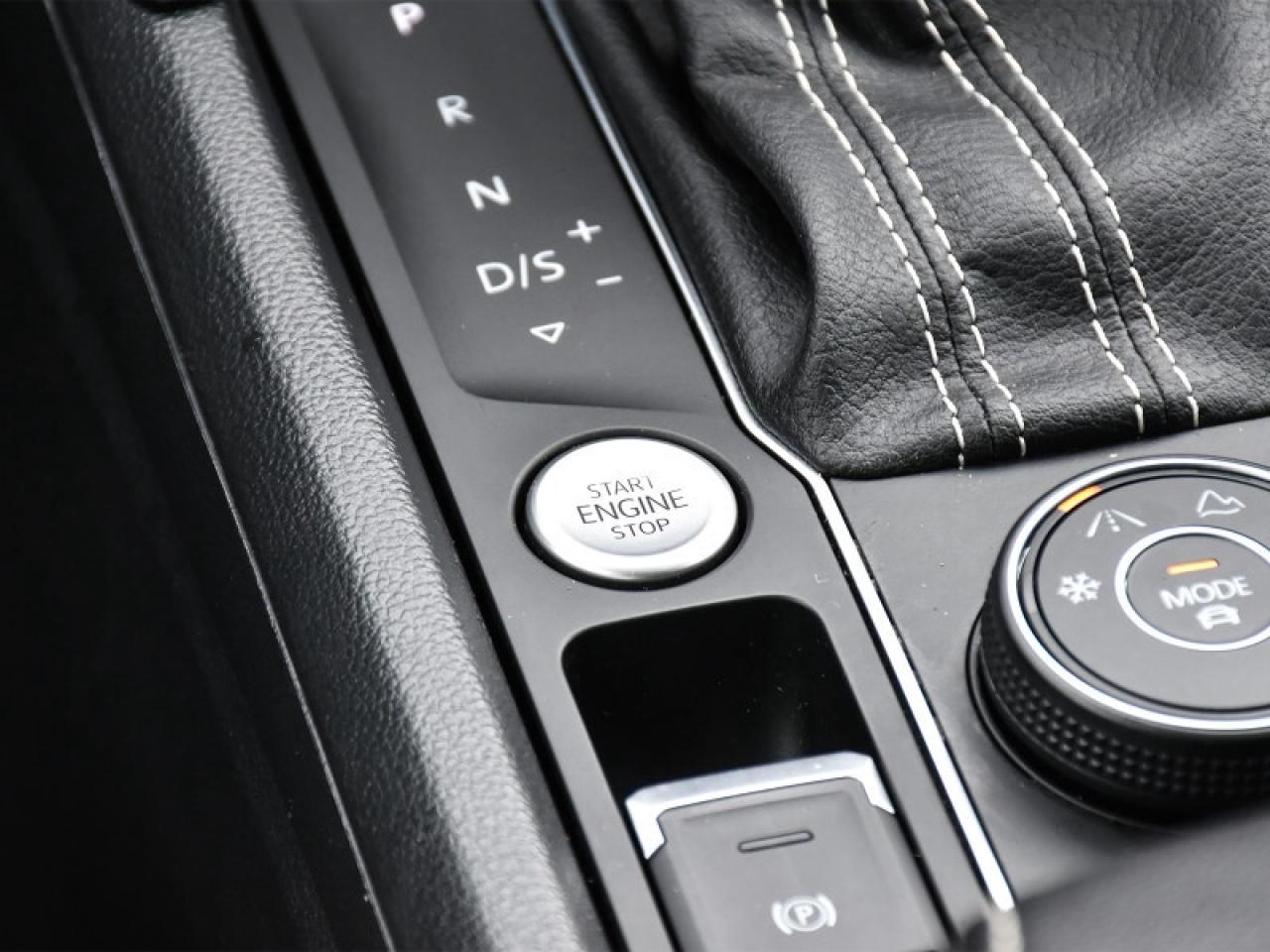 2022 Volkswagen Atlas Execline 3.6 FSI   Leather   Nav   Pano Roof   Ada Photo