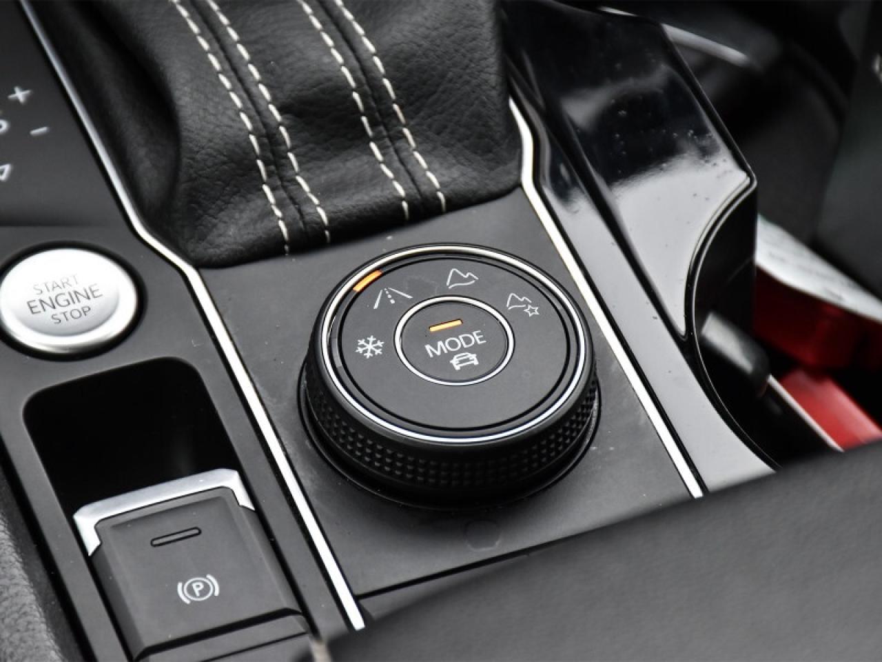 2022 Volkswagen Atlas Execline 3.6 FSI   Leather   Nav   Pano Roof   Ada Photo