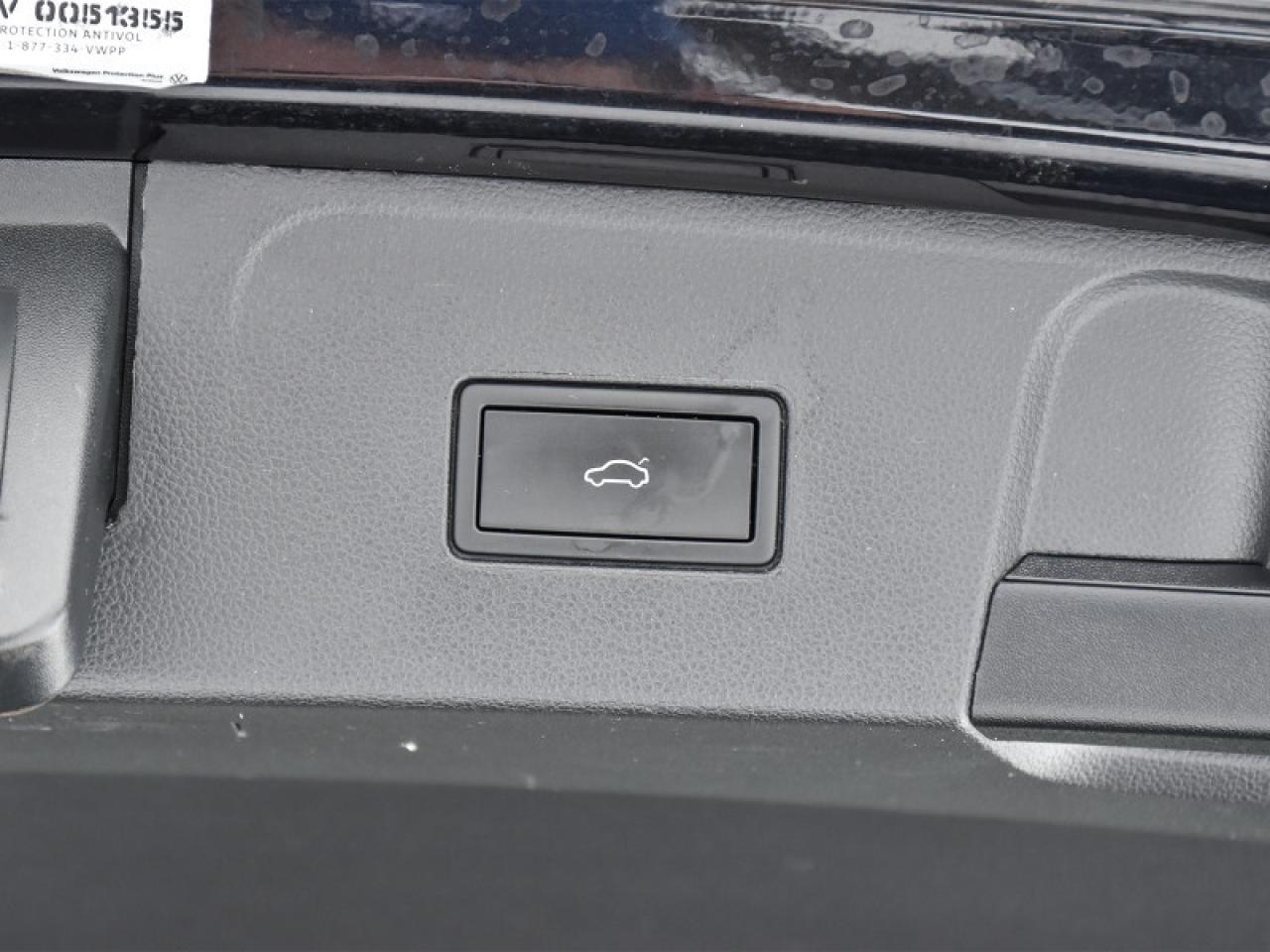 2022 Volkswagen Atlas Execline 3.6 FSI   Leather   Nav   Pano Roof   Ada Photo