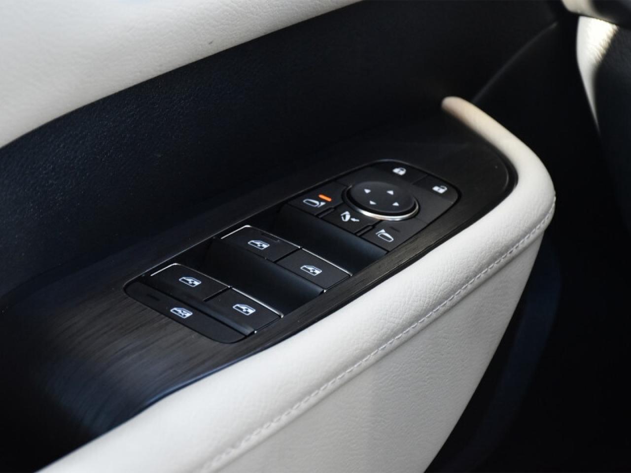 2025 Nissan Armada Platinum Reserve AWD-22 Inch Alloys  Massaging Sea Photo