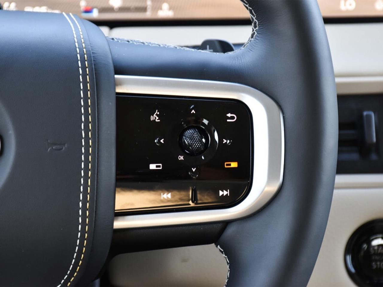 2025 Nissan Armada Platinum Reserve AWD-22 Inch Alloys  Massaging Sea Photo