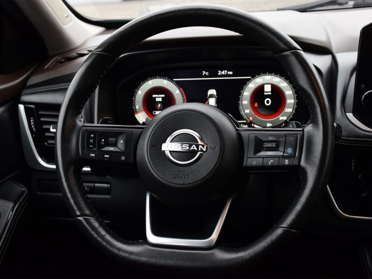 2023 Nissan Rogue Platinum AWD-Heads Up Display  Roof  Navi  Fully L Photo