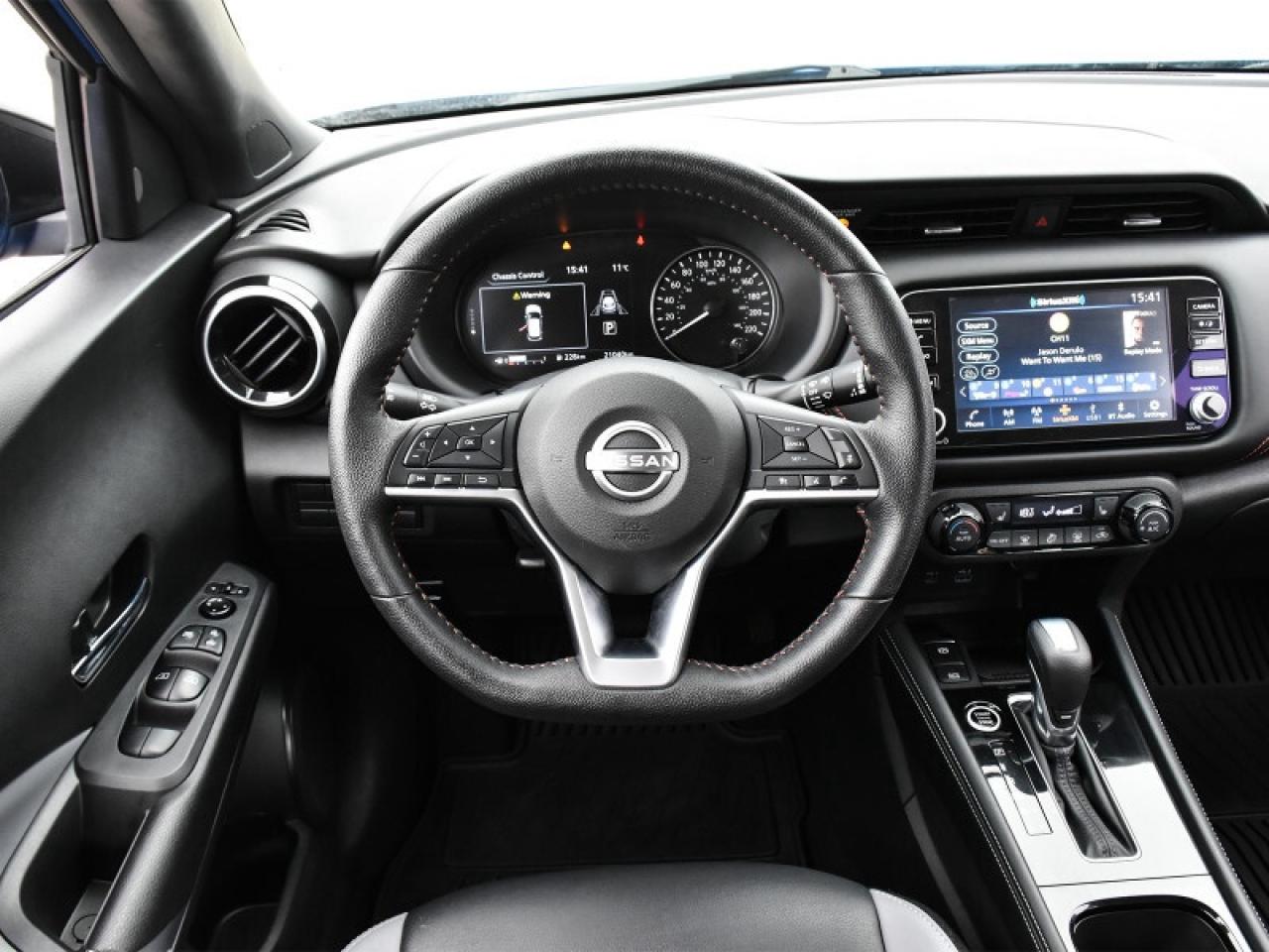 2023 Nissan Kicks SR Premium-2 Tone Leather   Cameara  Heated Seats! Photo