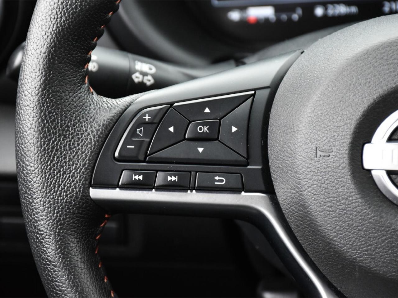 2023 Nissan Kicks SR Premium-2 Tone Leather   Cameara  Heated Seats! Photo