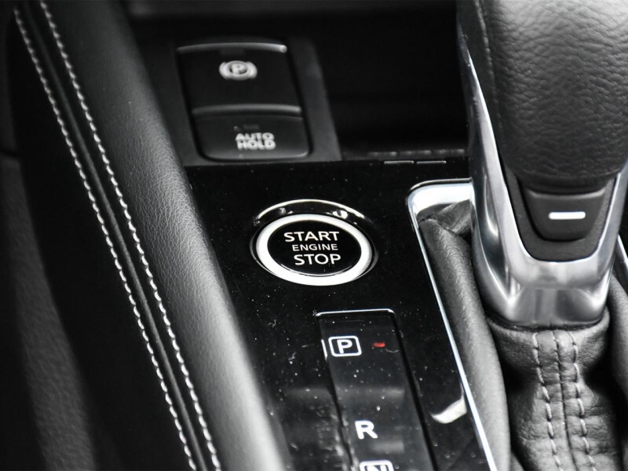 2023 Nissan Kicks SR Premium-2 Tone Leather   Cameara  Heated Seats! Photo