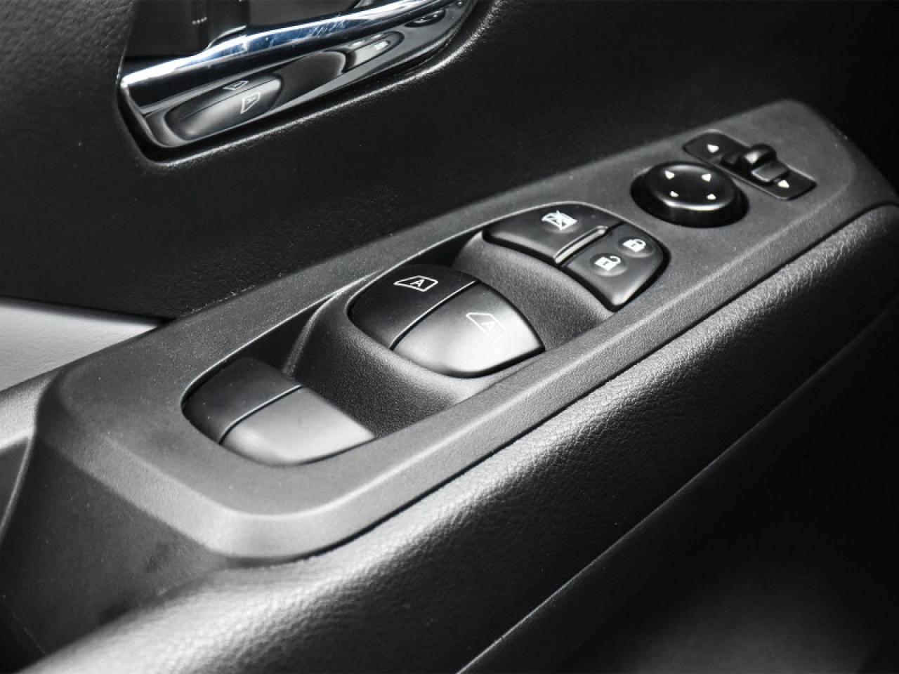 2023 Nissan Kicks SR Premium-2 Tone Leather   Cameara  Heated Seats! Photo