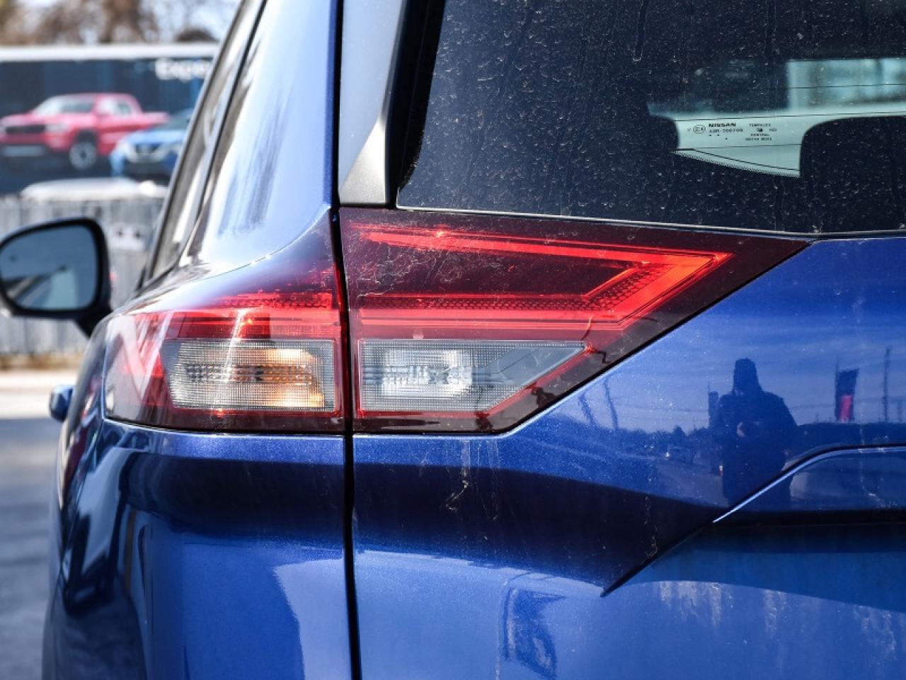 2023 Nissan Rogue SV Moonroof AWD-Camera  Sunroof  Alloys! Photo