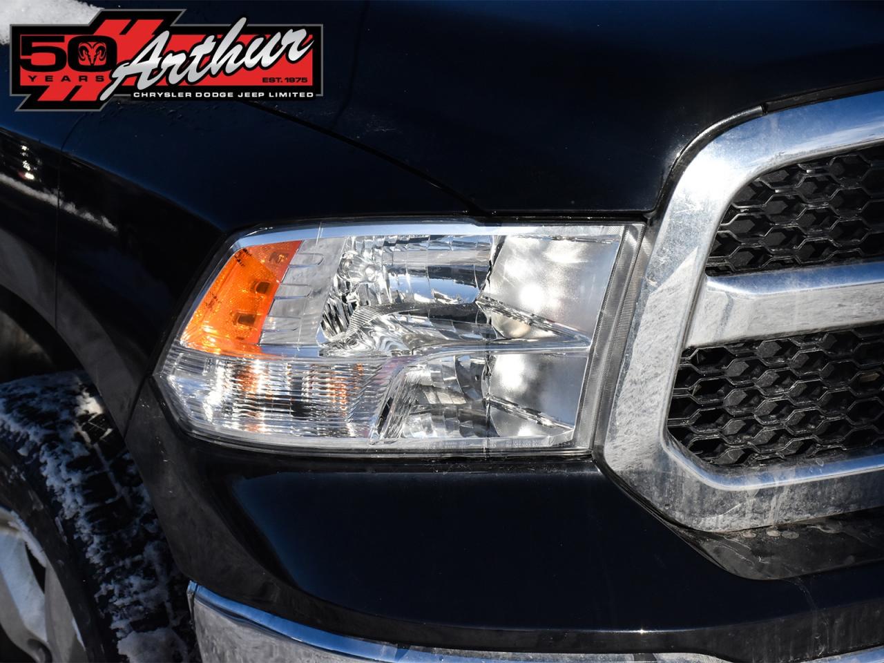 2022 RAM 1500 Classic REG CAB 4X4  HEMI  HEATED SEATS - ONLY 33,364 KM Photo