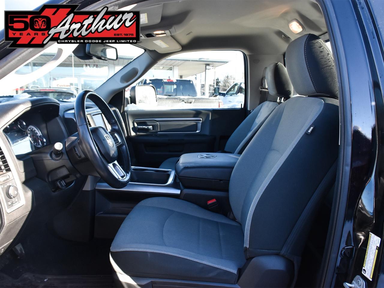 2022 RAM 1500 Classic REG CAB 4X4  HEMI  HEATED SEATS - ONLY 33,364 KM Photo