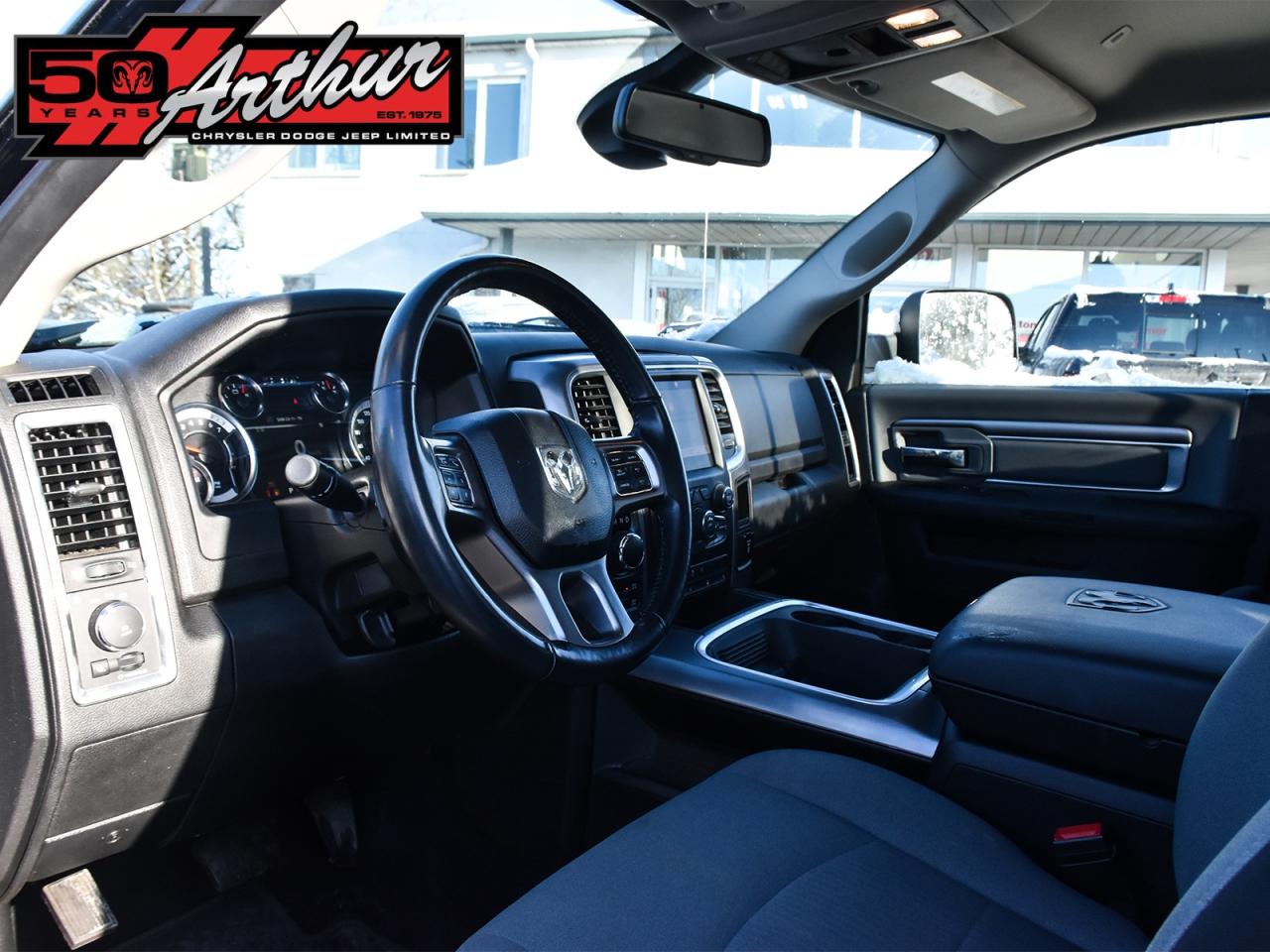 2022 RAM 1500 Classic REG CAB 4X4  HEMI  HEATED SEATS - ONLY 33,364 KM Photo