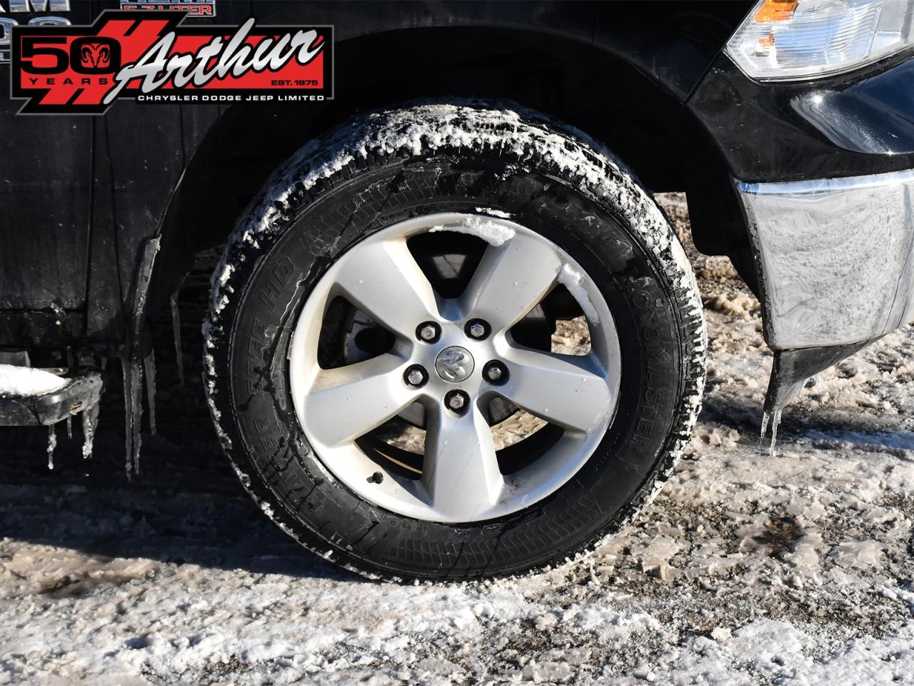 2022 RAM 1500 Classic REG CAB 4X4  HEMI  HEATED SEATS - ONLY 33,364 KM Photo